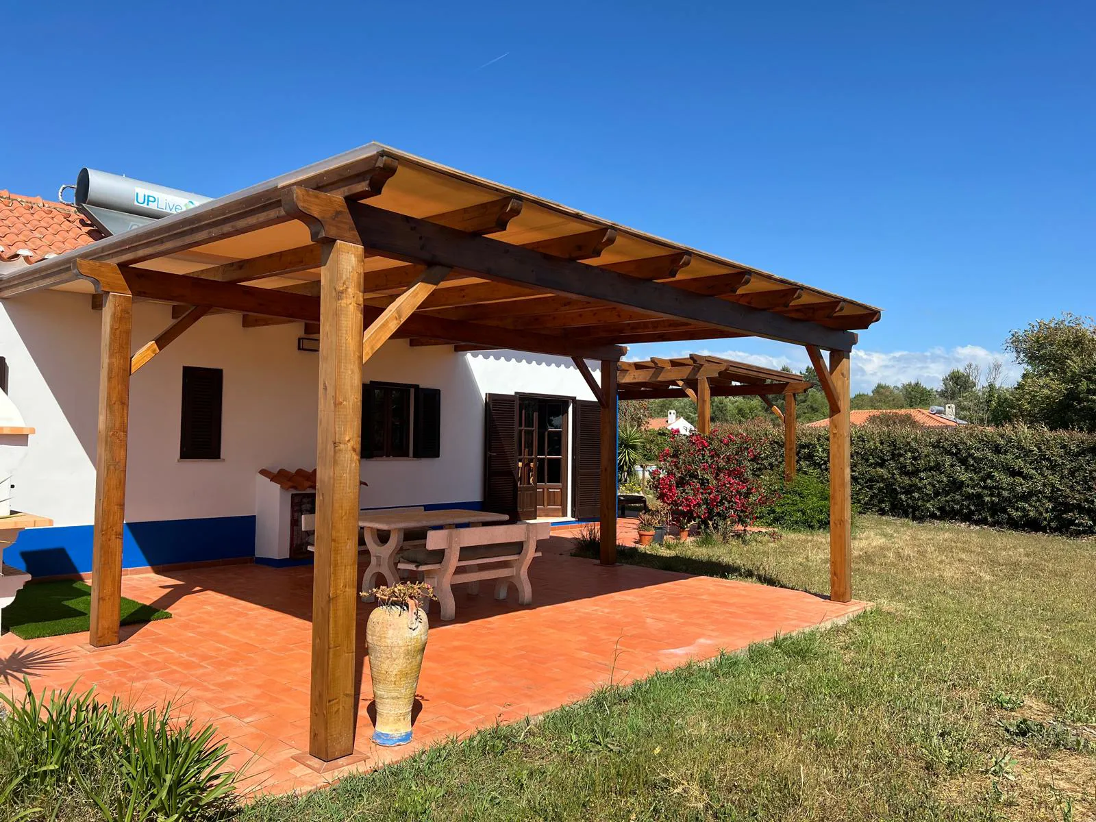 Casa Pardo: The villa and its pergola